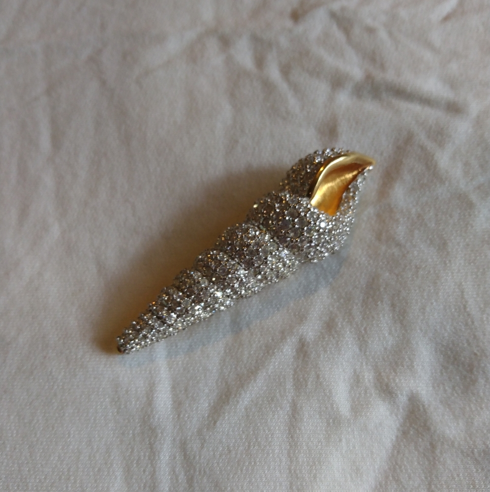 ❤️SOLD❤️Vintage swarovski crystal shell pin